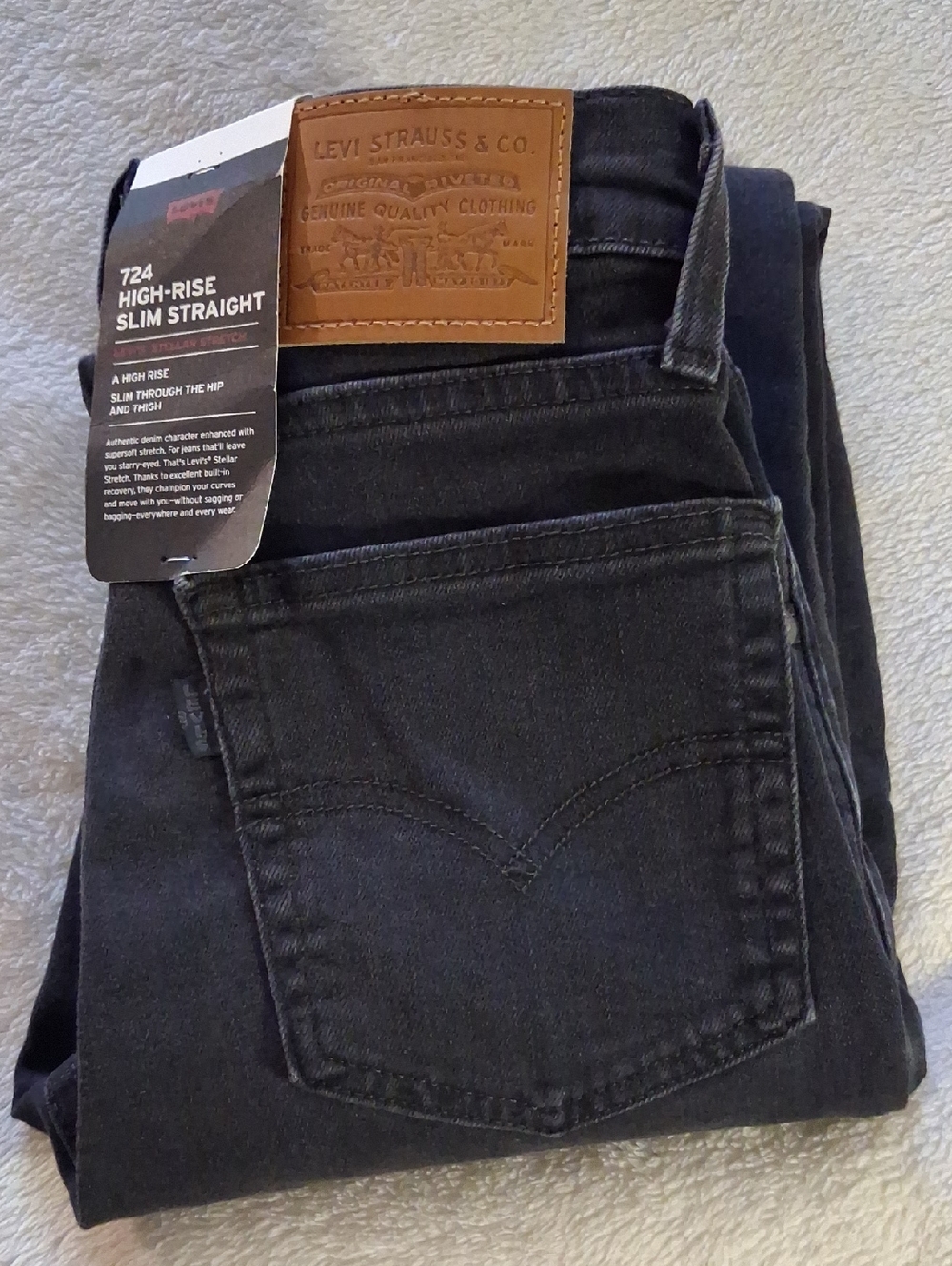 Levi's WOMENS Slim Straight Jeans in Black Size W23 -L30 NWT